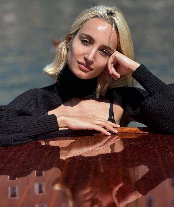 Kerem Bürsin'in yeni aşkı Türkiye’nin en zengin ailesinin torunu çıktı - Resim: 33